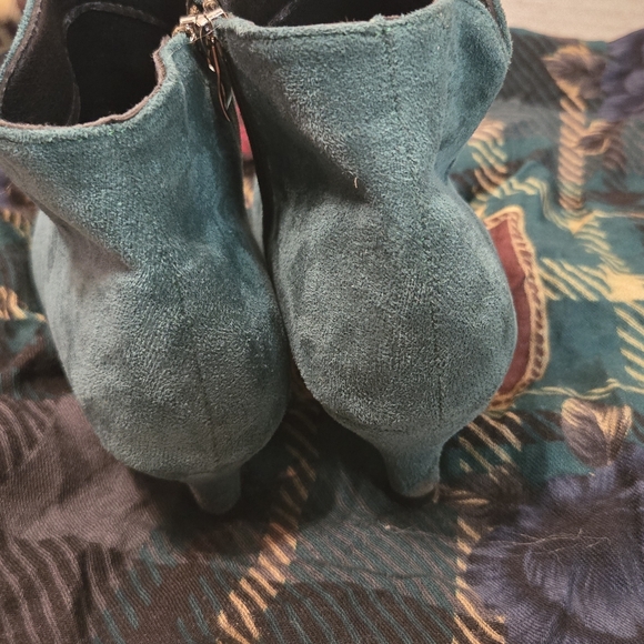 Emerald Green Booties. - Picture 4 of 10